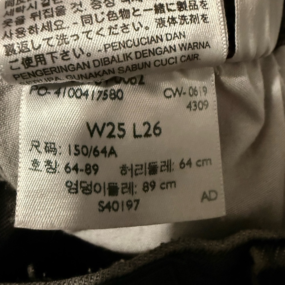 Levi's Women’s Wedgie Straight Faded Black Denim Jeans. W25” x L26”. - Picture 10 of 12